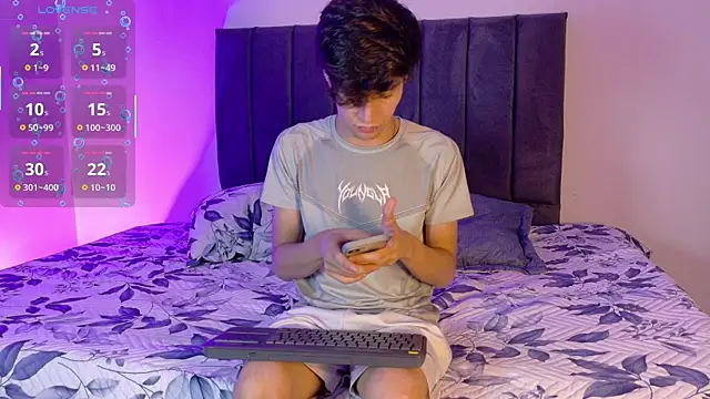 Snapshot of axxxel_twink chatting on August 3, 2026, 2:30 am axxxel twink online show from August 3, 2026, 2:30 am