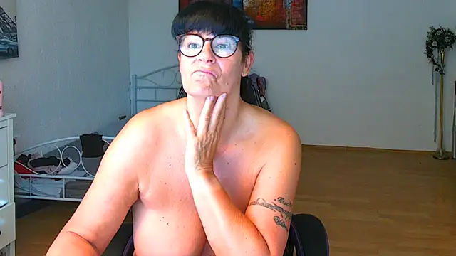 Snapshot of Sylly chatting on July 17, 2026, 6:54 am Sylly online show from July 17, 2026, 6:54 am
