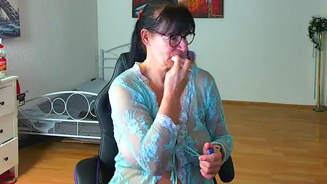 Sylly online show from December 18, 2025, 7:24 am