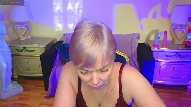 ViolaFlame online show from February 5, 2026, 4:41 am