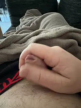 Snapshot of petitsexe52 chatting on March 27, 2026, 12:17 pm petitsexe52 online show from March 27, 2026, 12:17 pm