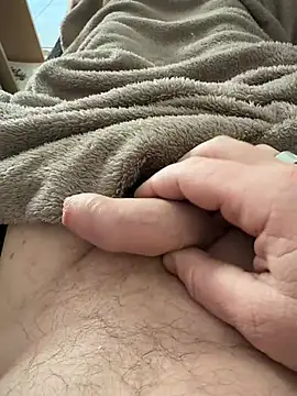 Snapshot of petitsexe52 chatting on February 24, 2026, 3:02 pm petitsexe52 online show from February 24, 2026, 3:02 pm