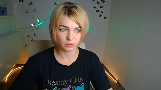 Snapshot of CuttieEmma chatting on August 6, 2026, 12:00 pm CuttieEmma online show from August 6, 2026, 12:00 pm