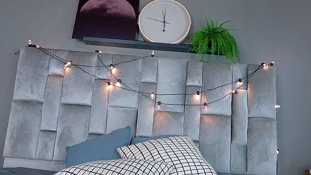 EmmaLou   online show from February 4, 2026, 4:07 am