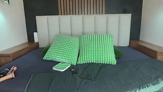 EmmaLou   online show from February 25, 2026, 4:23 am