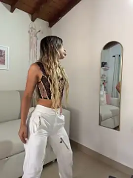 Mia Rosee1 online show from May 17, 2026, 7:47 pm