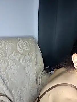 Snapshot of AbellaDesiree chatting on March 10, 2026, 4:05 am AbellaDesiree online show from March 10, 2026, 4:05 am