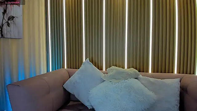 Luna Millers online show from June 4, 2026, 4:17 am