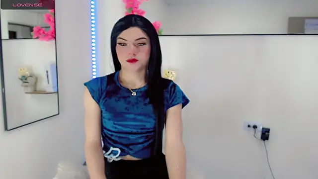 NathalialLooes online show from April 28, 2026, 5:01 am