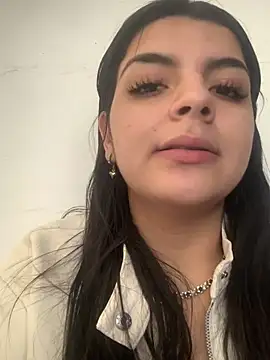 KarelyMitchel online show from May 4, 2026, 1:25 pm