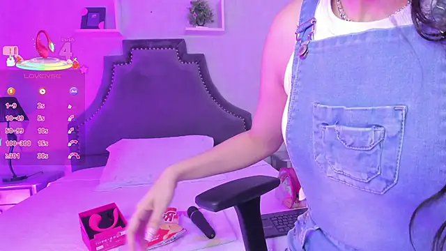 KarelyMitchel online show from April 30, 2026, 1:18 pm