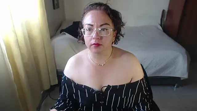 TaniaGoddess online show from May 5, 2026, 9:40 pm