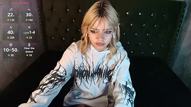 Snapshot of LilytReinolds chatting on March 8, 2026, 4:54 pm LilytReinolds online show from March 8, 2026, 4:54 pm