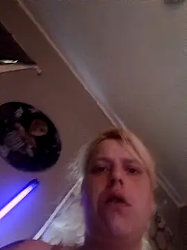 Snapshot of Shirley0810 chatting on April 14, 2026, 4:45 pm Shirley0810 online show from April 14, 2026, 4:45 pm