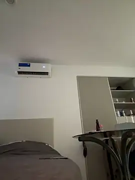 lolaaculaa online show from February 4, 2026, 3:29 pm