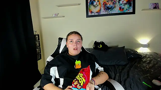 meredit cris23 online show from February 20, 2026, 6:26 am