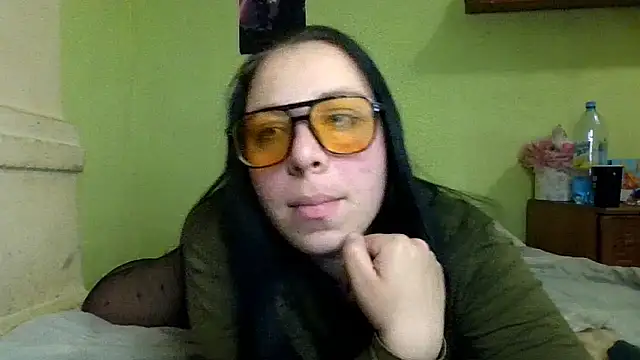 MillaSourety online show from April 21, 2026, 7:42 pm