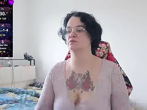 lunatigre4 online show from February 24, 2026, 3:13 pm