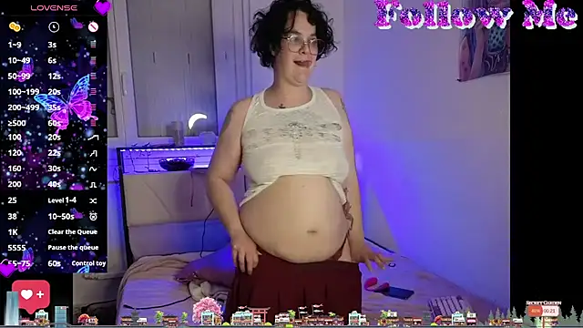 lunatigre4 online show from March 17, 2026, 8:23 pm