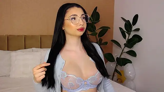 BellaHere online show from May 5, 2026, 6:49 am