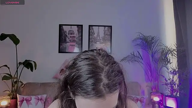 VioletaBloom online show from February 3, 2026, 7:13 am