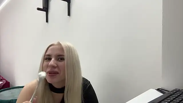 FlorAkapo online show from February 9, 2026, 4:27 pm