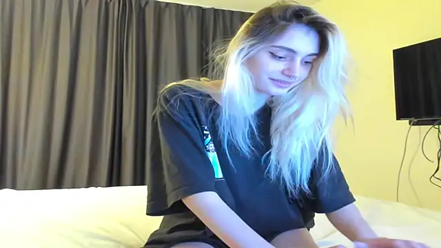 Lesyalisss online show from April 8, 2026, 1:07 am