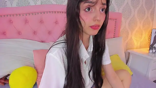 Snapshot of dolly_kitter chatting on June 4, 2026, 12:32 pm dolly kitter online show from June 4, 2026, 12:32 pm