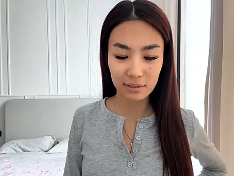 ElenorSaggese online show from February 17, 2026, 6:11 am