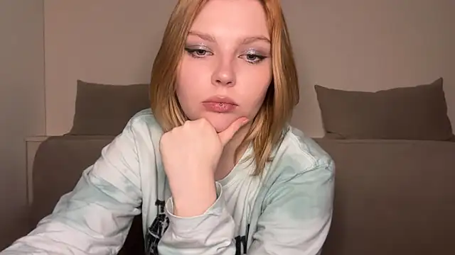 Ophelia Ritz online show from April 29, 2026, 8:04 pm