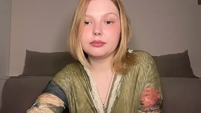 Ophelia Ritz online show from May 13, 2026, 10:28 pm
