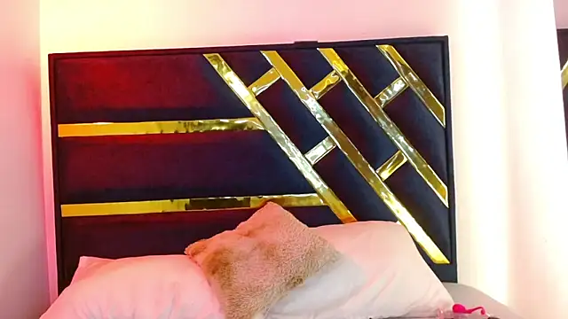 Iris bloom69 online show from March 9, 2026, 12:52 pm