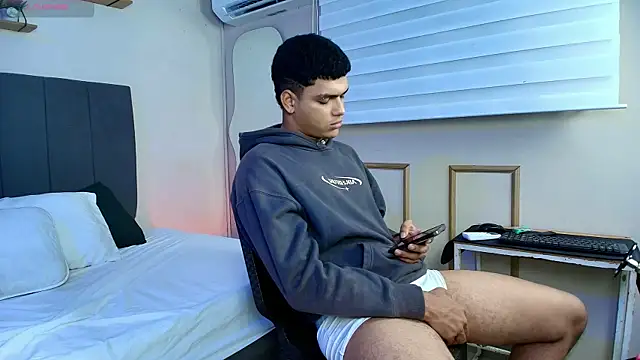 Snapshot of Keinner_BigDick chatting on July 24, 2026, 12:50 am Keinner BigDick online show from July 24, 2026, 12:50 am