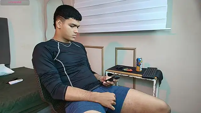 Snapshot of Keinner_BigDick chatting on July 28, 2026, 10:53 pm Keinner BigDick online show from July 28, 2026, 10:53 pm