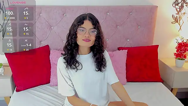 Snapshot of MirandaLawrens_ chatting on February 3, 2026, 7:41 pm MirandaLawrens online show from February 3, 2026, 7:41 pm