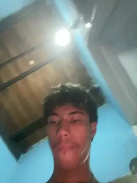 Snapshot of Adan21_cm chatting on April 8, 2026, 7:10 am Adan21 cm online show from April 8, 2026, 7:10 am