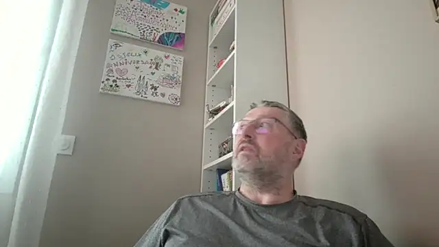 doudou310 online show from February 3, 2026, 8:19 am