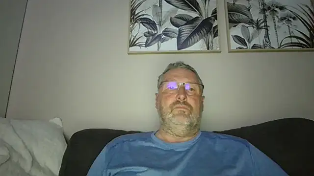 doudou310 online show from May 5, 2026, 4:26 am