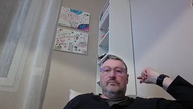 doudou310 online show from February 22, 2026, 4:04 am