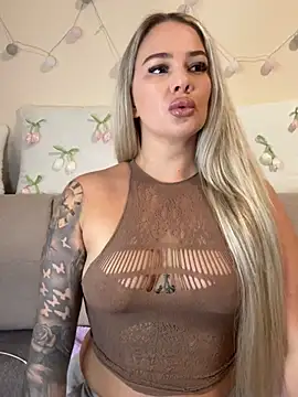 sexybatwomen33 online show from May 8, 2026, 7:56 am