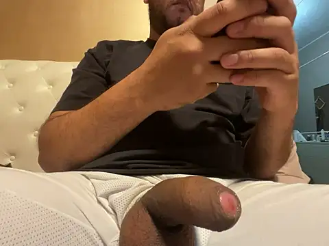 Snapshot of latinocalientehot chatting on June 16, 2026, 6:41 pm latinocalientehot online show from June 16, 2026, 6:41 pm