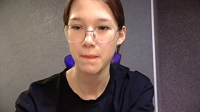 lilXdomiii online show from June 17, 2026, 2:16 pm
