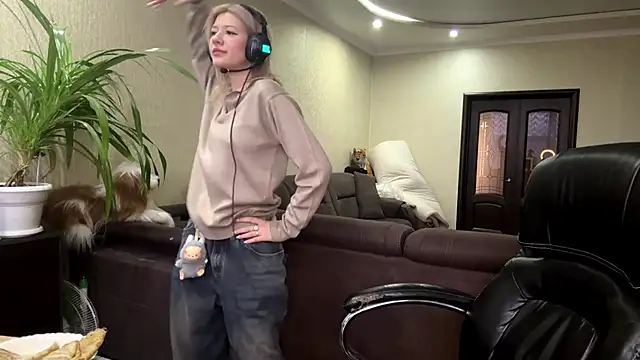 LadyFoxLove online show from February 2, 2026, 10:58 am