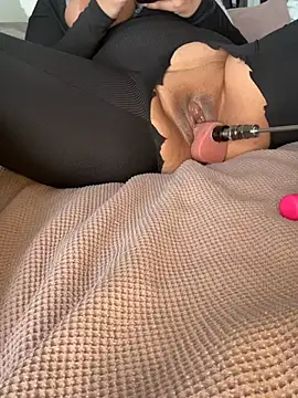 bella dauergeil online show from February 2, 2026, 9:41 am