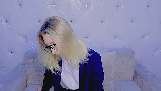 Akiro Kim7 online show from March 18, 2026, 2:26 am