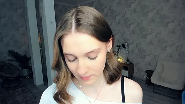 LianneBynon online show from March 1, 2026, 8:25 am