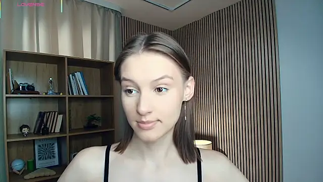LianneBynon online show from July 13, 2026, 9:52 am