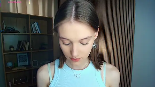 LianneBynon online show from July 24, 2026, 8:43 am