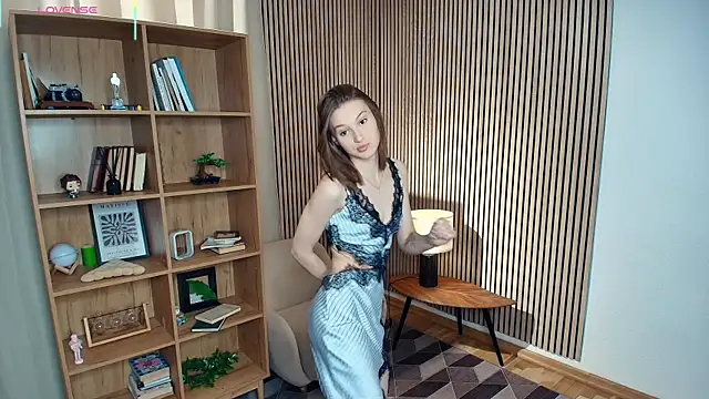LianneBynon online show from July 17, 2026, 8:33 am