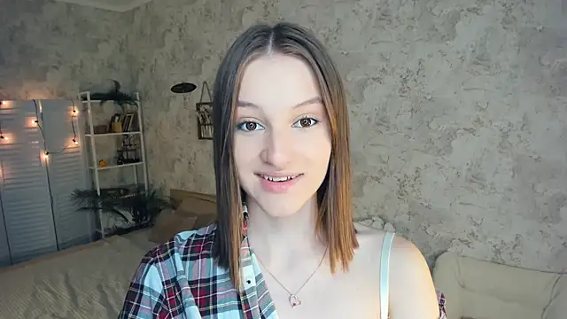 LianneBynon online show from June 22, 2026, 8:33 am